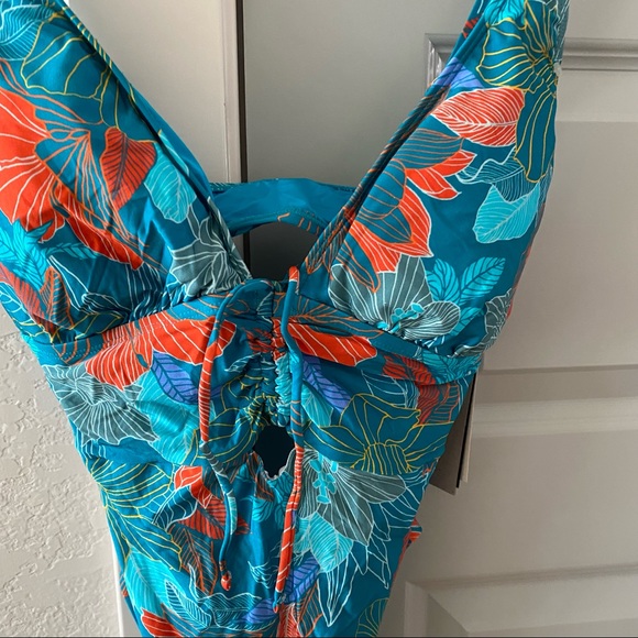 NWT Kenneth Cole Trace of Paradise Shirred-Front Mio One-Piece Swimsuit - Picture 5 of 7